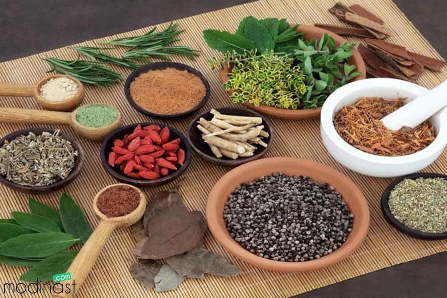 چه کسانی باید در مصرف گیاهان برای کم‌خونی احتیاط کنند؟